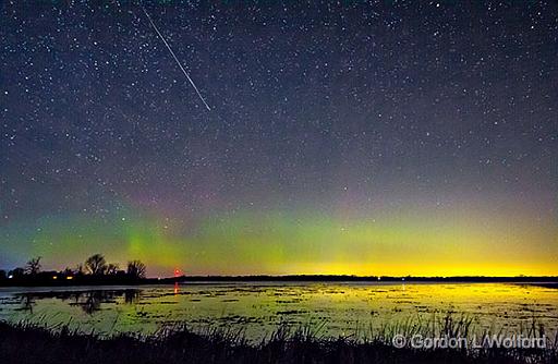 Aurora & Taurid Meteor 20151109_46366.jpg - Photographed near Eastons Corners, Ontario, Canada.